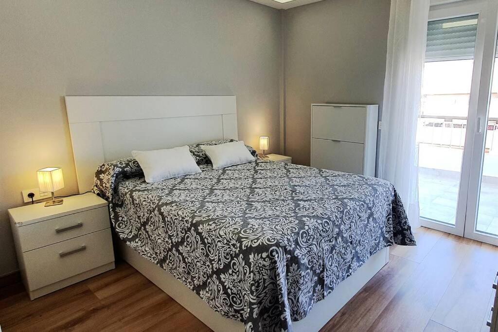 Apartment Modern Two Bedroom In Centre *